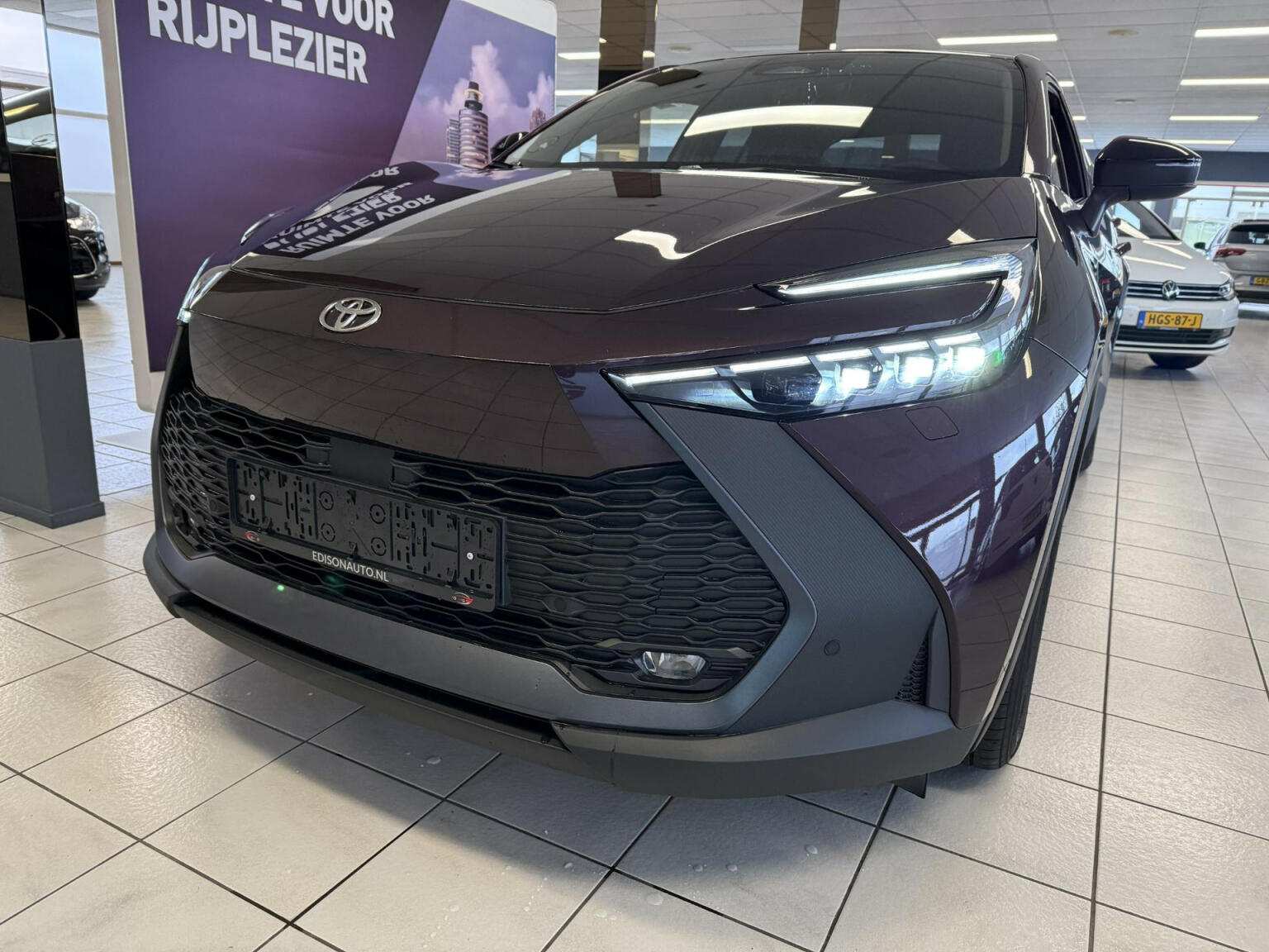 Toyota-C-HR-8
